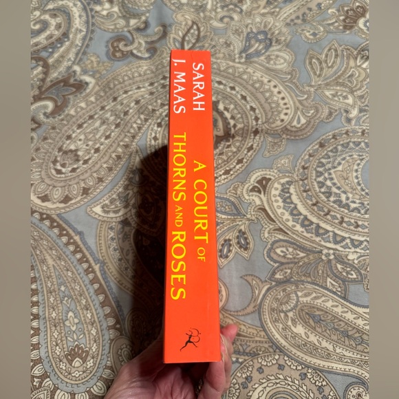 Sarah J. Maas A Court of Thorns and Roses ACOTAR Book 1 - Picture 3 of 6